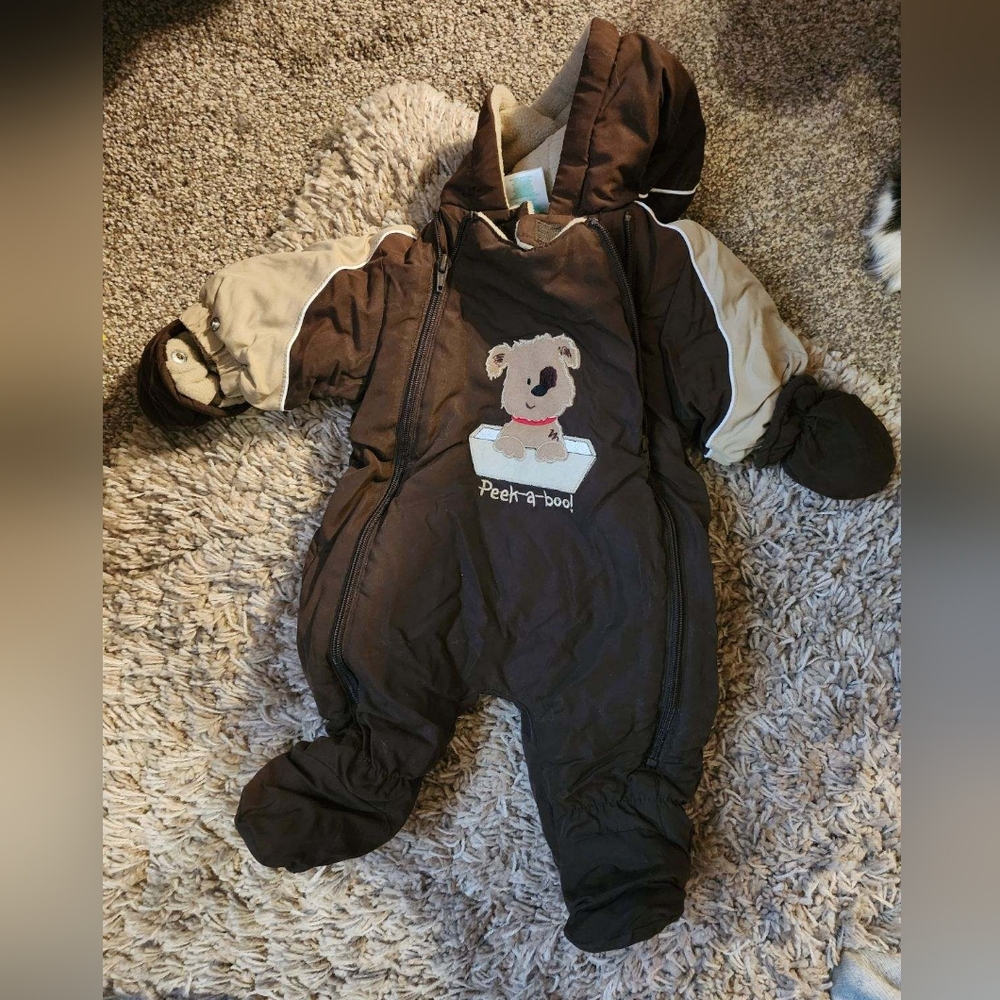 Baby snow suit size 0-3 months